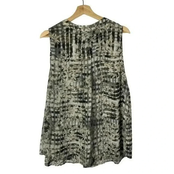 Apt 9 Gray & Beige Printed Chiffon Sleeveless Button Down Top 1X - Picture 2 of 4